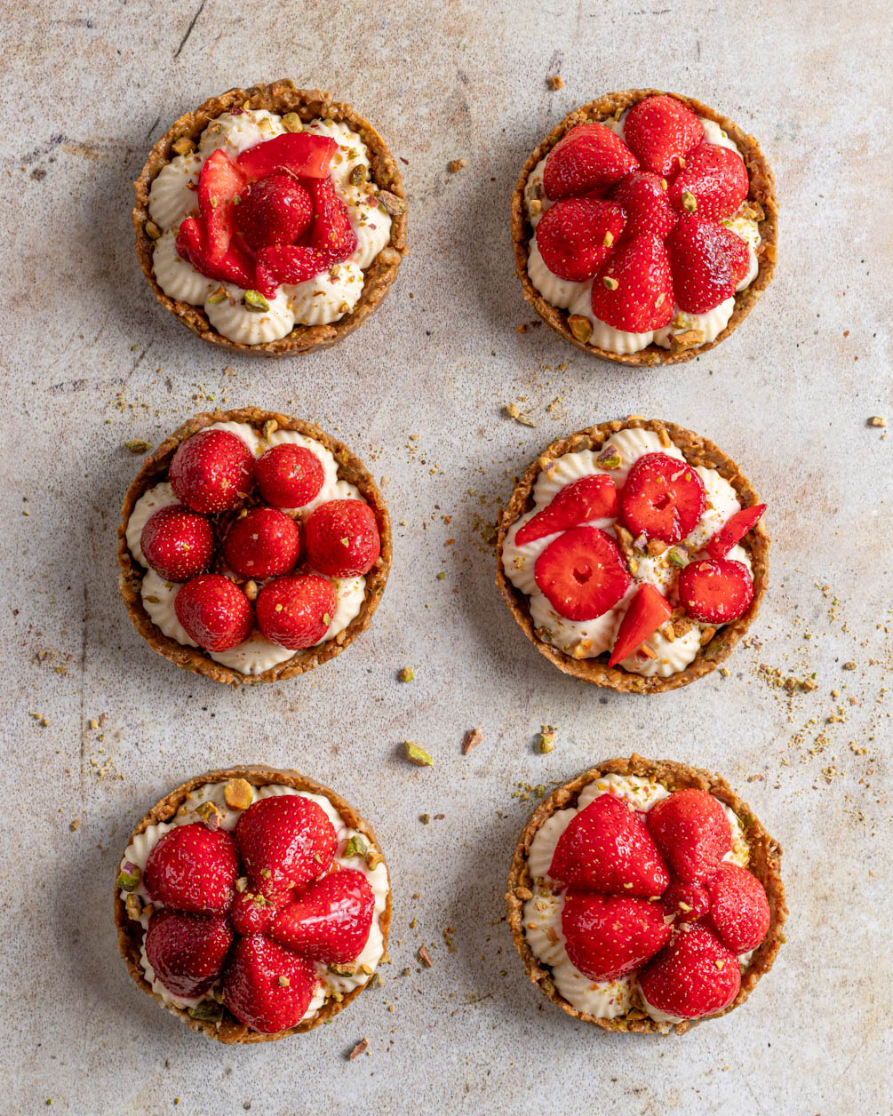 No bake strawberry pistachio tartlets | Halicopter Away