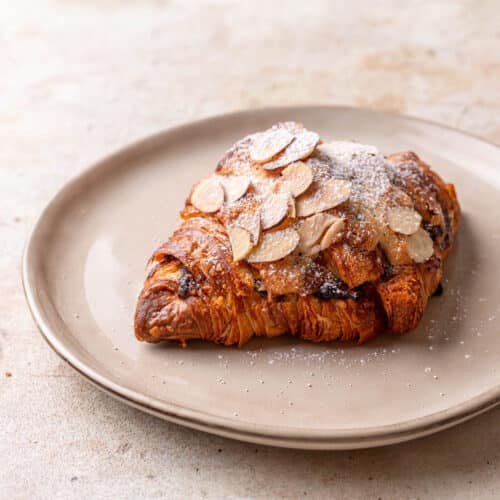 almond fig croissant
