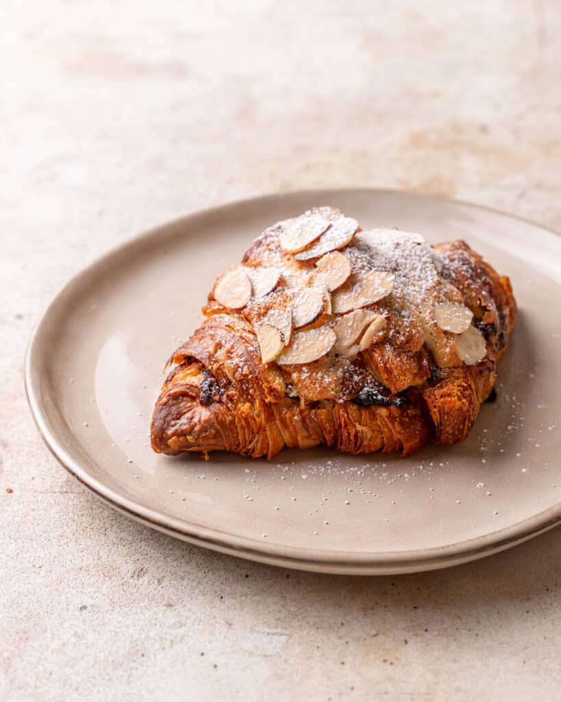 almond fig croissant