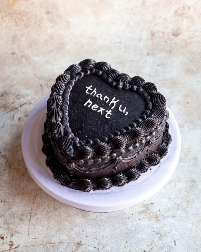 black vintage heart cake